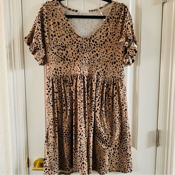 Animal Print Oversized Knee Length Flowy Ruffle Sleeve Knit V Neck Dress | Small - Picture 2 of 6